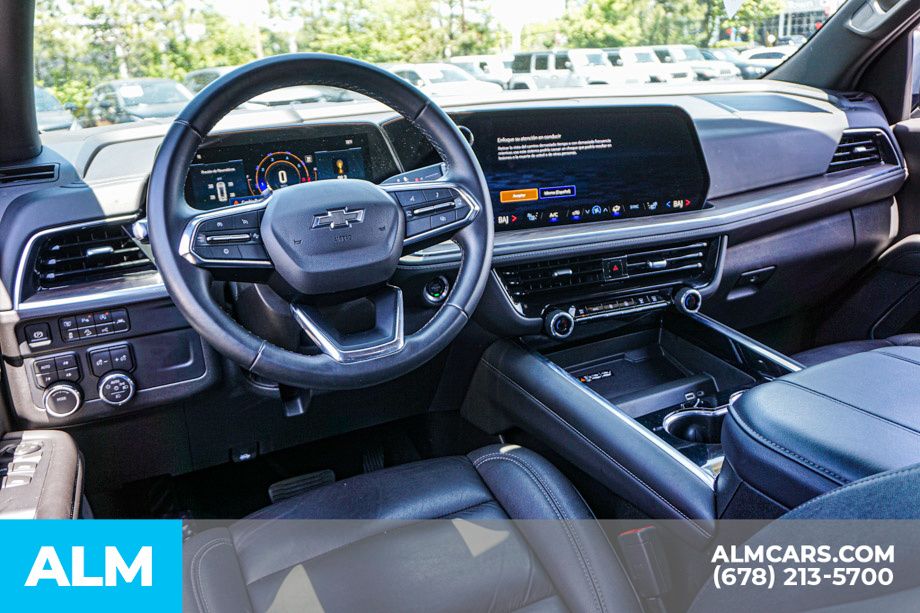 Used 2025 Gray Chevrolet Z71 image 29