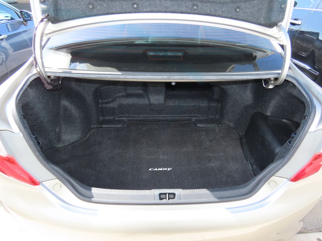 2013 Toyota Camry LE 11