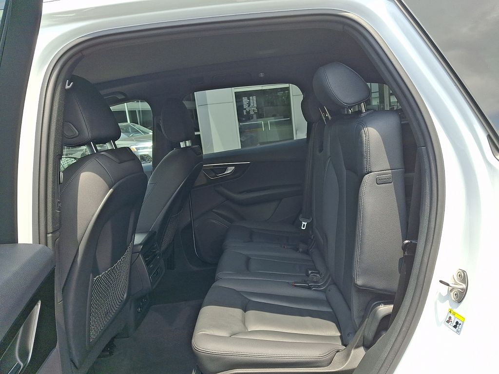 Thumbnail: 2023 Audi Q7 - 10