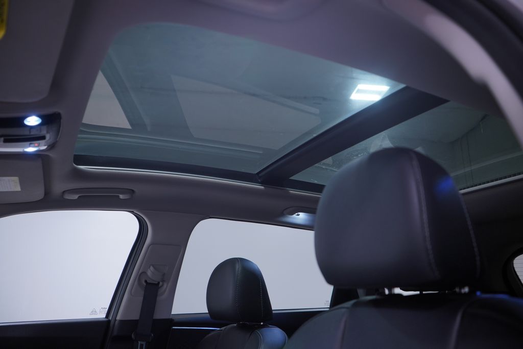 Thumbnail: 2022 Kia Sorento - 8