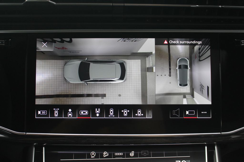 Thumbnail: 2026 Audi Q8 - 24