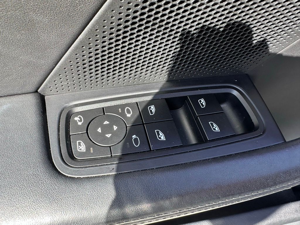 Thumbnail: 2022 Porsche Taycan - 20