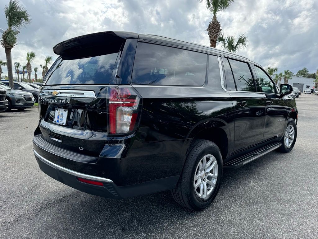 2023 Chevrolet Suburban LT 8