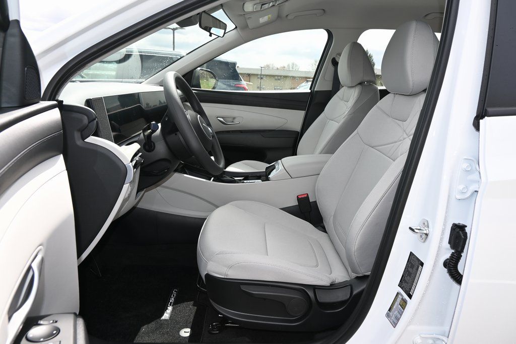 2025 Hyundai Tucson SE - Photo 10