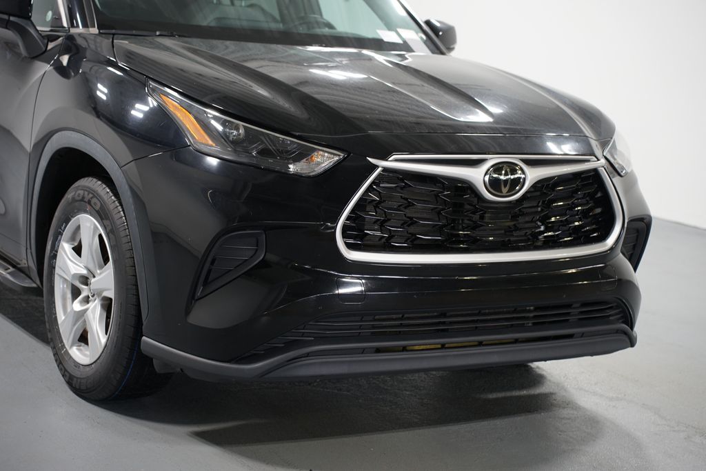 Thumbnail: 2022 Toyota Highlander - 4