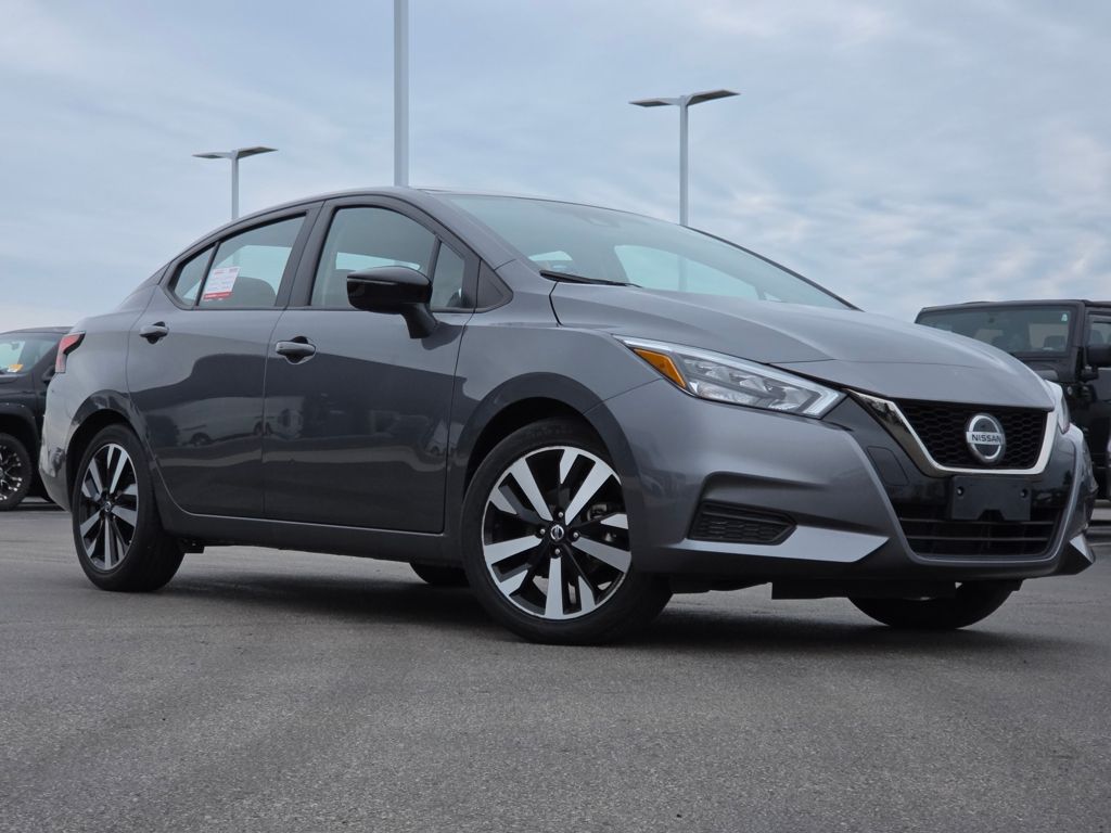 2022 Nissan Versa SR FWD