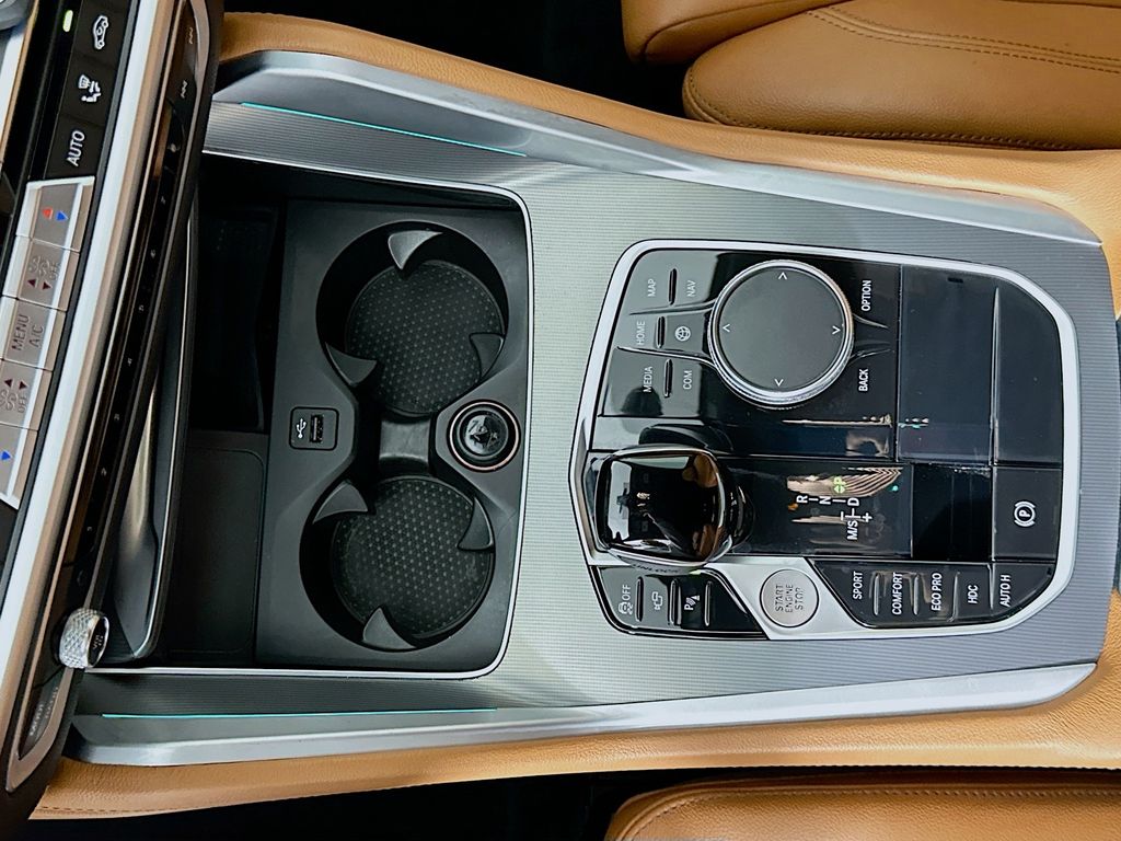 Thumbnail: 2022 BMW X6 - 17