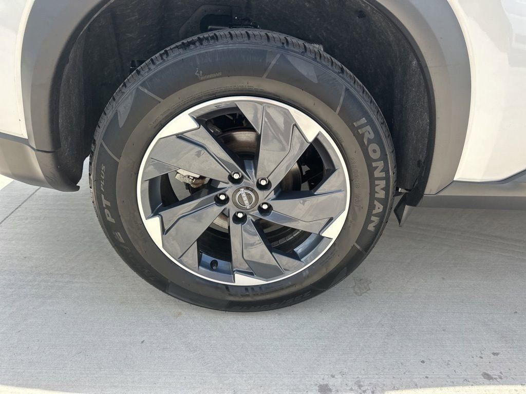 2024 Brilliant Silver Metallic Nissan Rogue SV FWD SUV