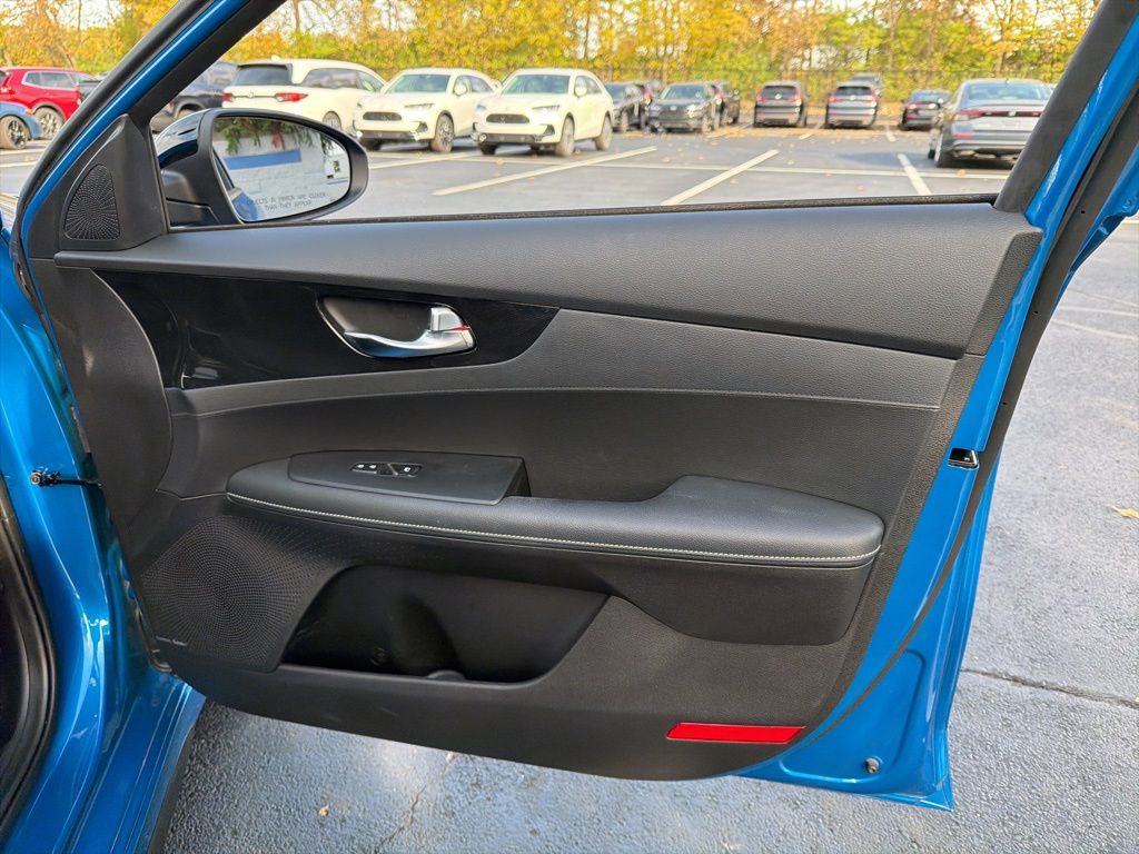 Thumbnail: 2023 Kia Forte - 26