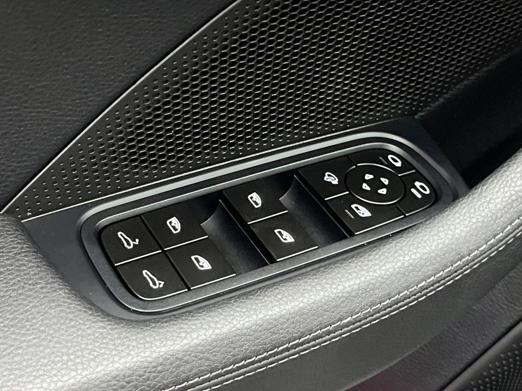 Thumbnail: 2025 Porsche Panamera - 28