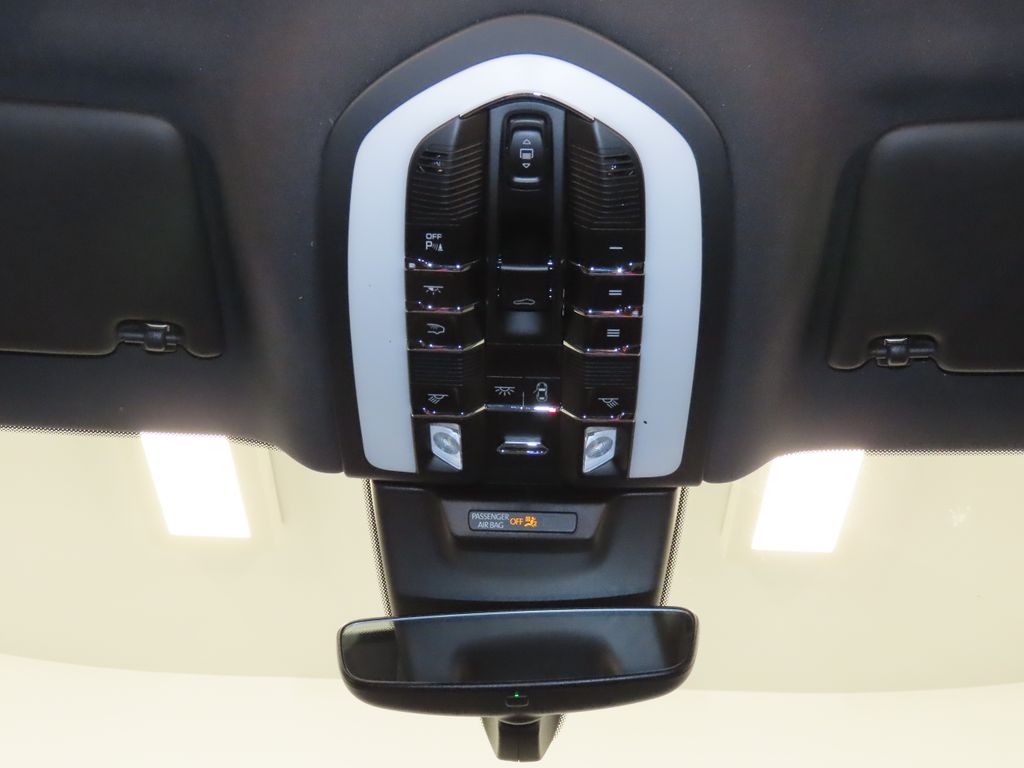 Thumbnail: 2026 Porsche Macan - 31