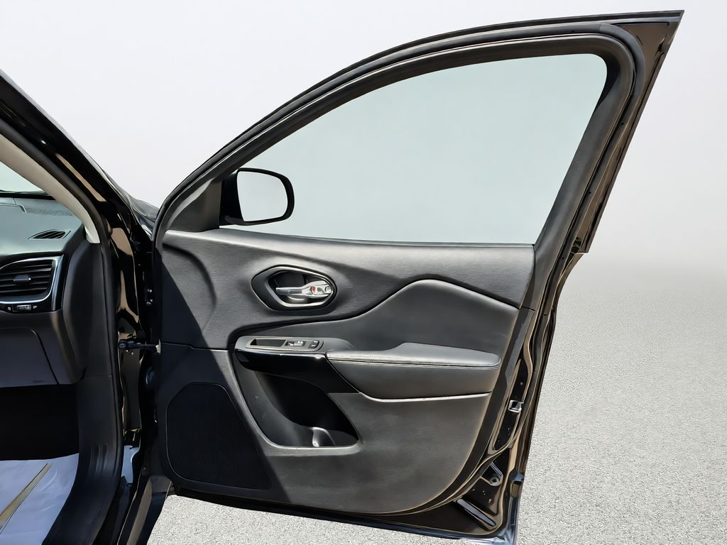 2023 Jeep Cherokee Altitude Black at Community Toyota