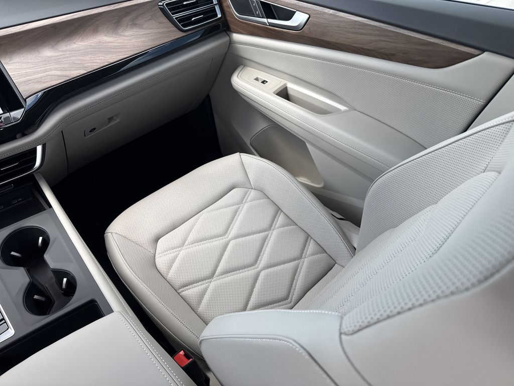 2026 Volkswagen Atlas 2.0T SE White at Bayshore Chrysler Jeep Dodge Ram