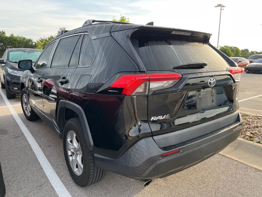 Thumbnail: 2021 Toyota RAV4 - 4
