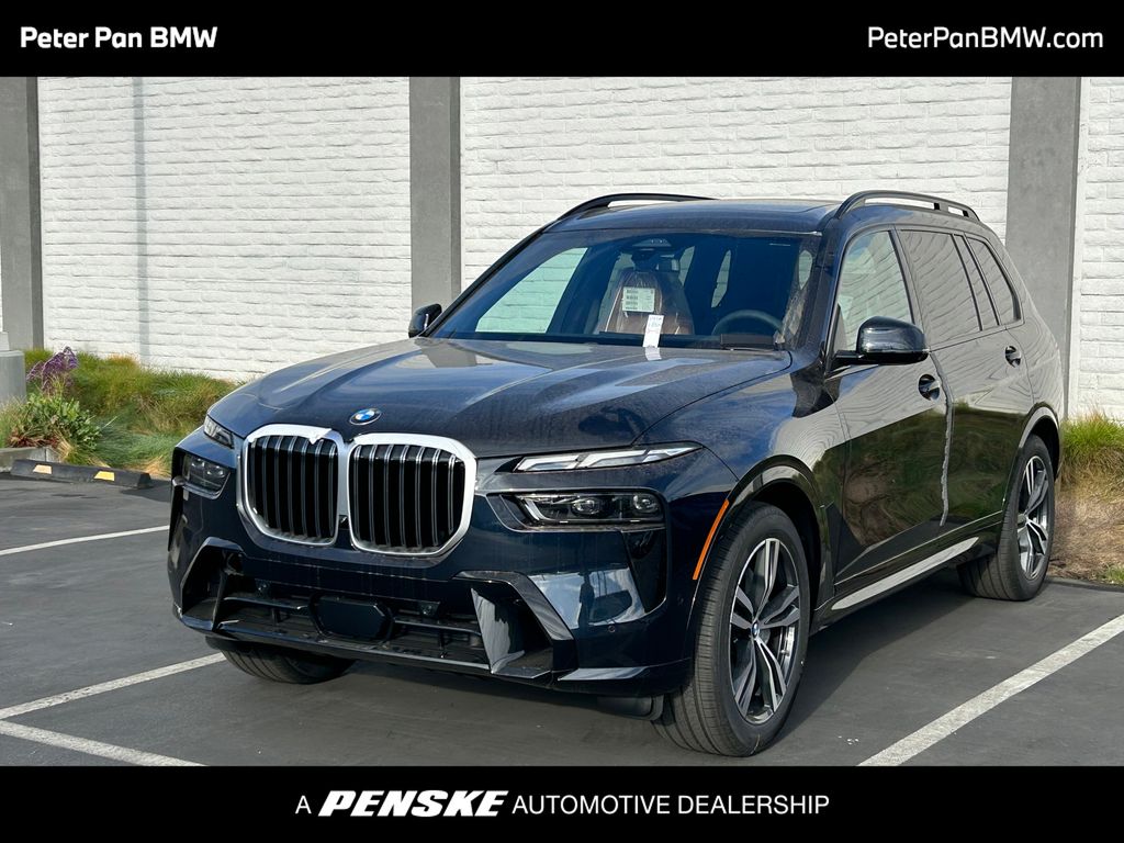 2025 BMW X7 xDrive40i Hero Image