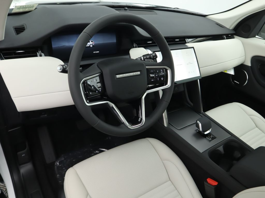 Thumbnail: 2024 Land Rover Discovery Sport - 9