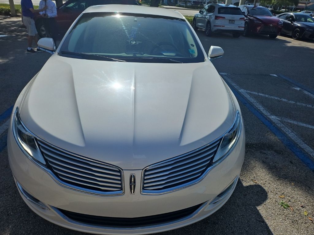 Used 2015 White Lincoln Base image 2