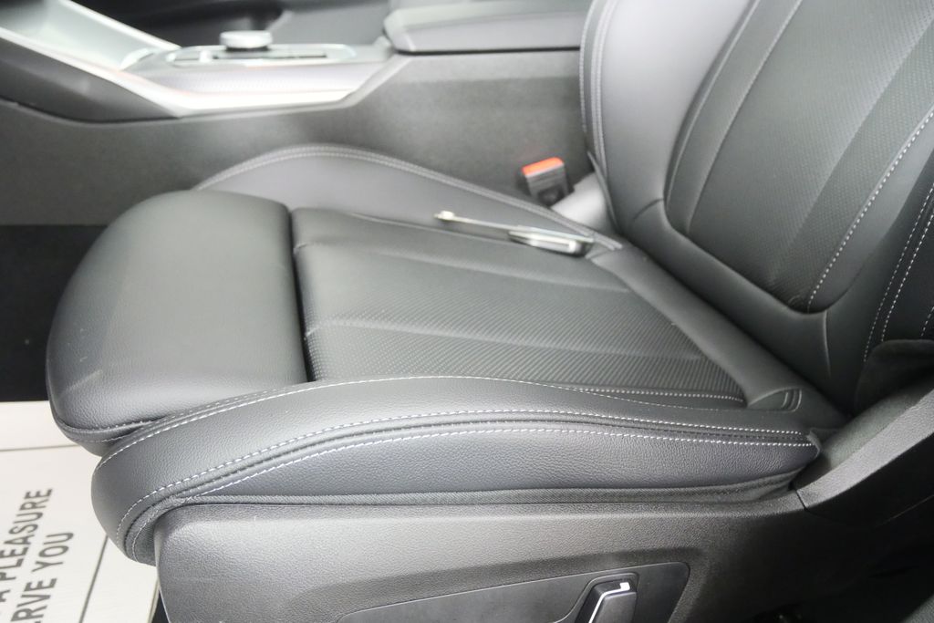 Thumbnail: 2025 BMW 3 Series - 9