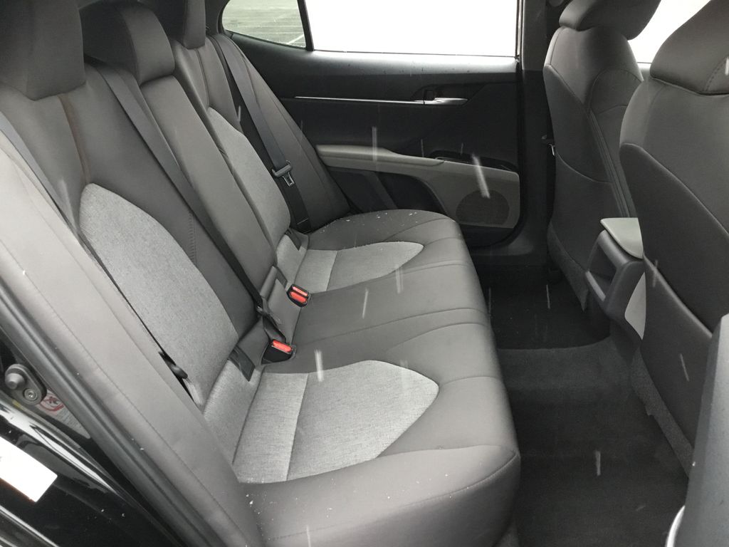 Thumbnail: 2018 Toyota Camry - 15