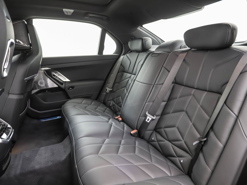 Thumbnail: 2026 BMW 7 Series - 24