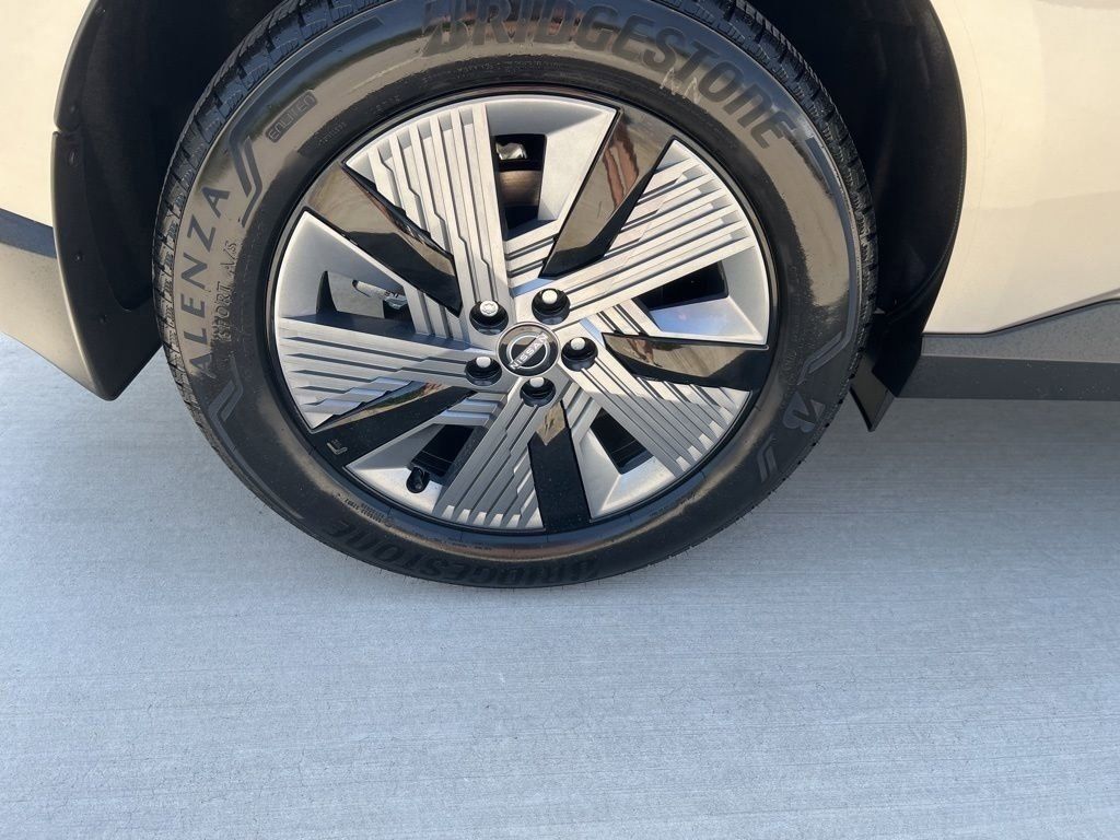 2025 Champagne Silver Metallic Nissan Murano SL AWD SUV