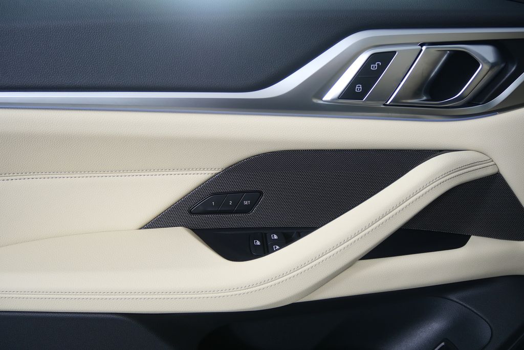 Thumbnail: 2025 BMW i4 - 8