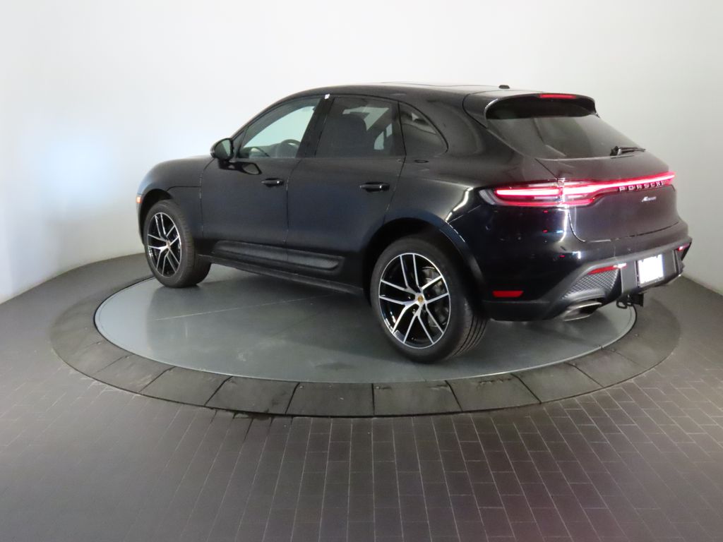 Thumbnail: 2026 Porsche Macan - 3