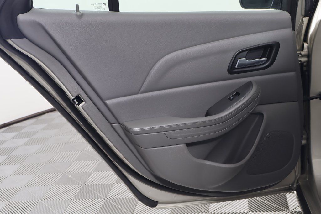 2013 Chevrolet Malibu LS 13