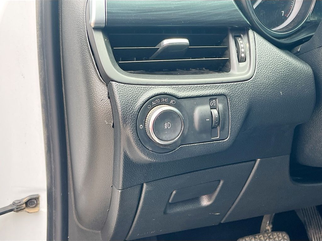 Used 2019 White Buick Essence image 10