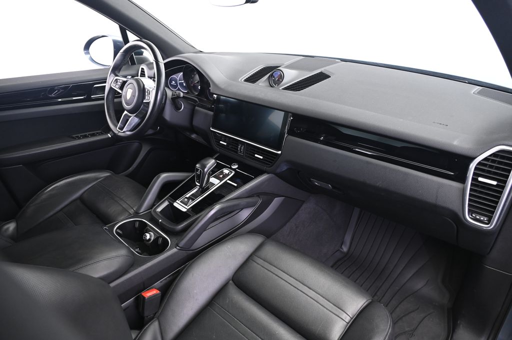 Thumbnail: 2020 Porsche Cayenne - 22