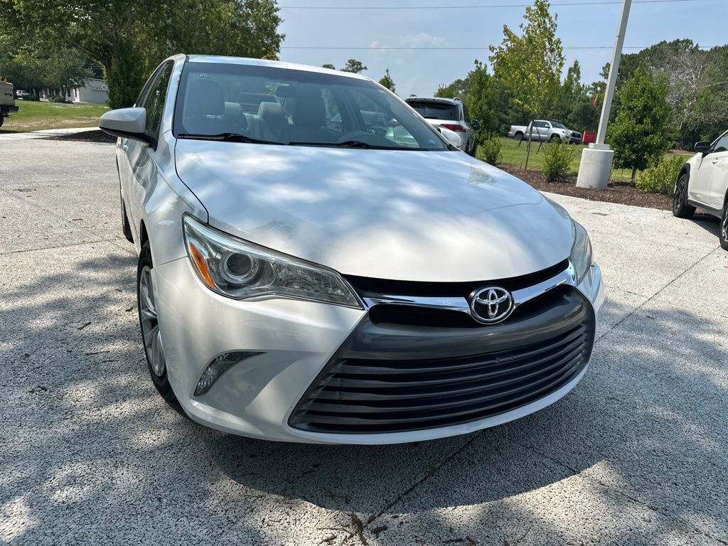 Super White 2016 Toyota Camry LE Sedan Front-Wheel Drive 6-Speed Automatic