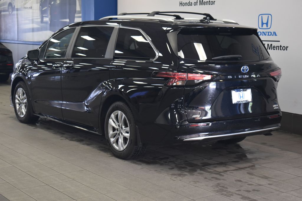Thumbnail: 2022 Toyota Sienna - 3