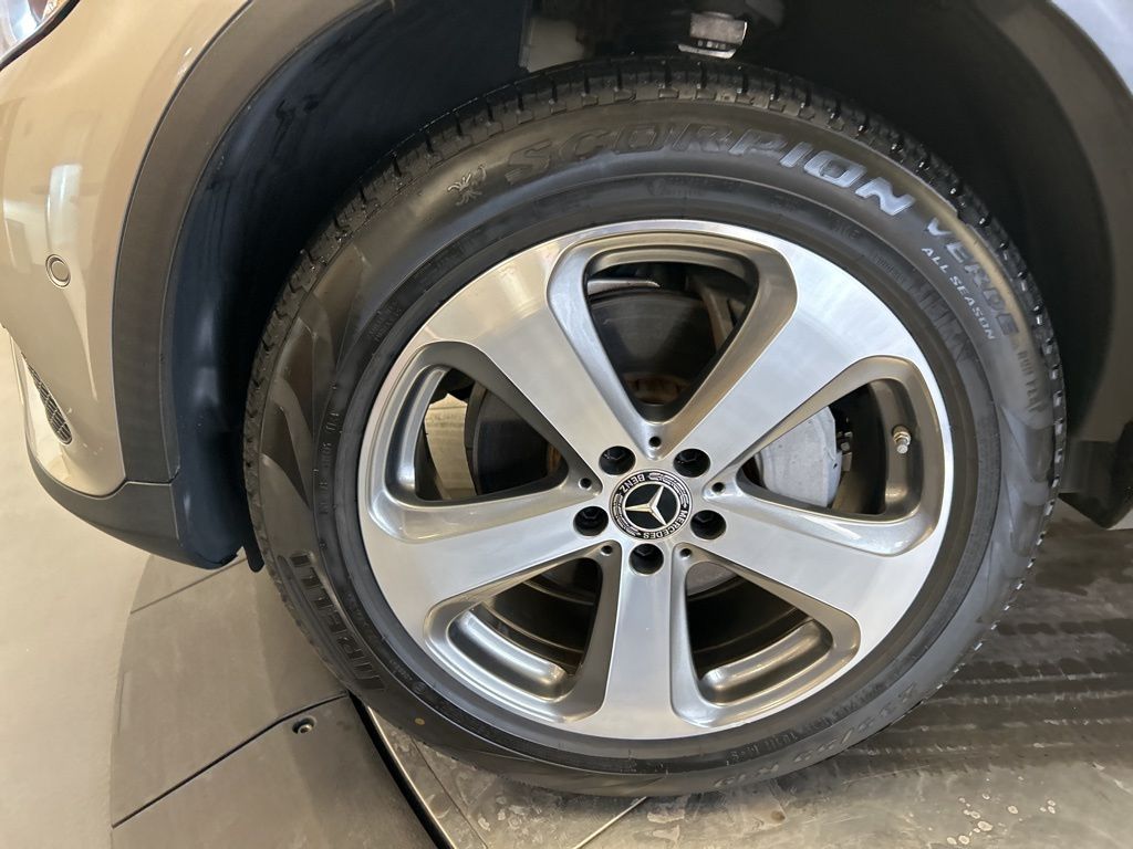 Thumbnail: 2019 Mercedes-Benz GLC - 10