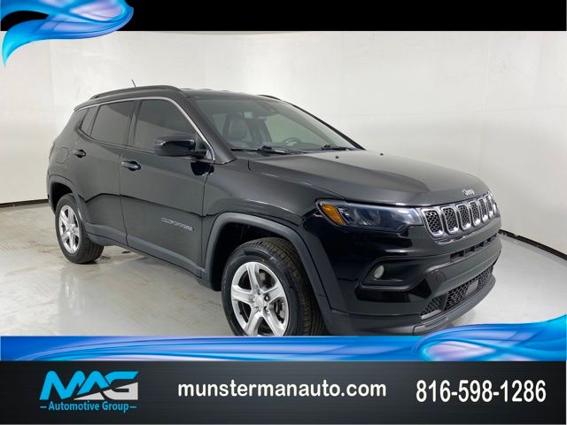 Diamond Black Crystal Pearlcoat 2023 Jeep Compass SUV / Crossover Four-Wheel Drive 8-Speed Automatic