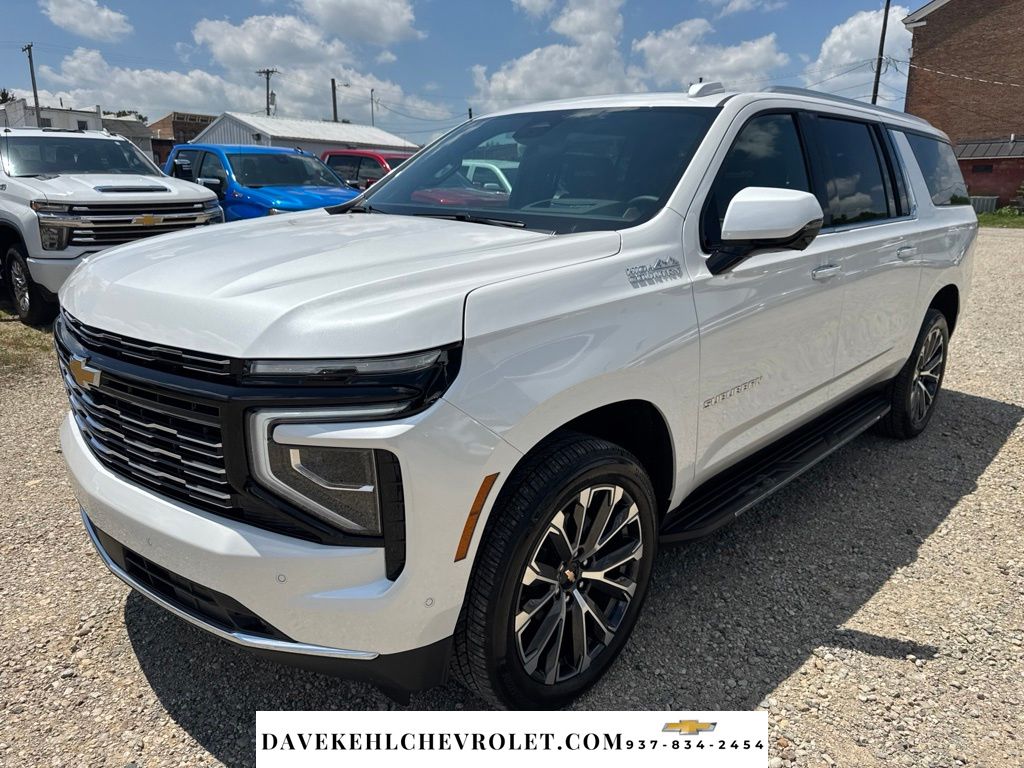 White (Iridescent Pearl Tricoat) 2025 Chevrolet Suburban SUV / Crossover Four-Wheel Drive Automatic
