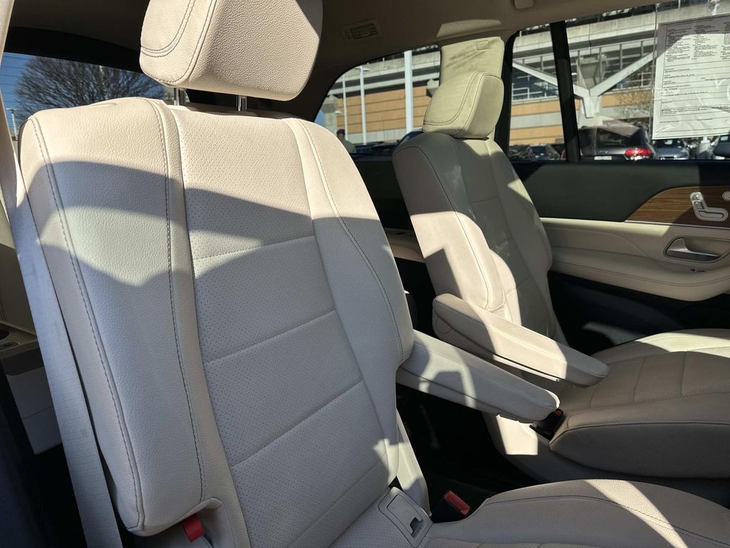 Thumbnail: 2022 Mercedes-Benz GLS - 27