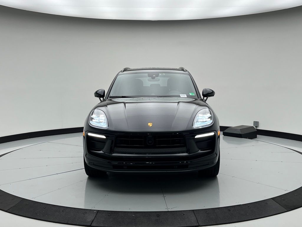 Thumbnail: 2022 Porsche Macan - 6