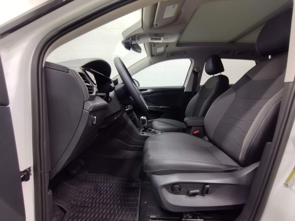 2025 Volkswagen Taos 1.5T SE Black