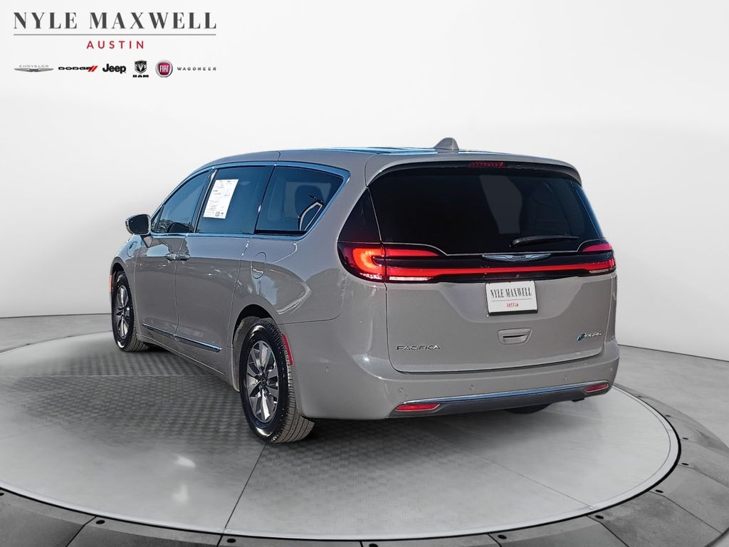 Used Car 2022 Chrysler Pacifica Hybrid  Limited For Sale Under $30,000 In Austin, Texas