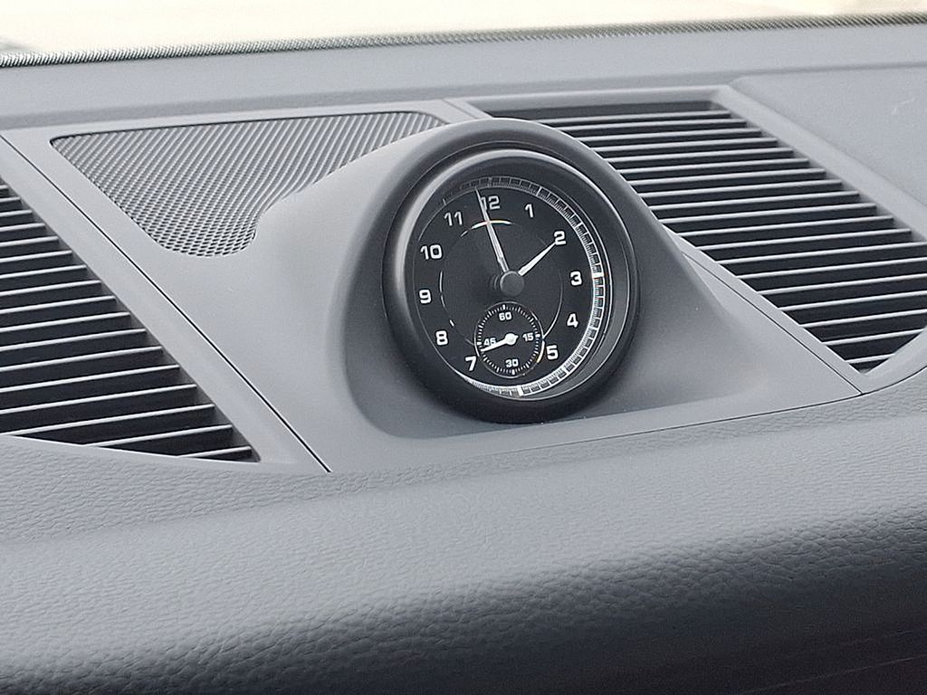 Thumbnail: 2025 Porsche Macan - 23