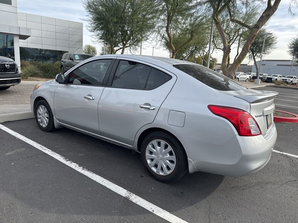 2013 Nissan Versa 1.6 SV 5