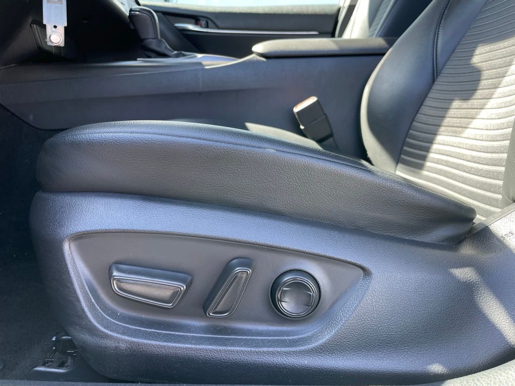 2021 Toyota Camry SE 23