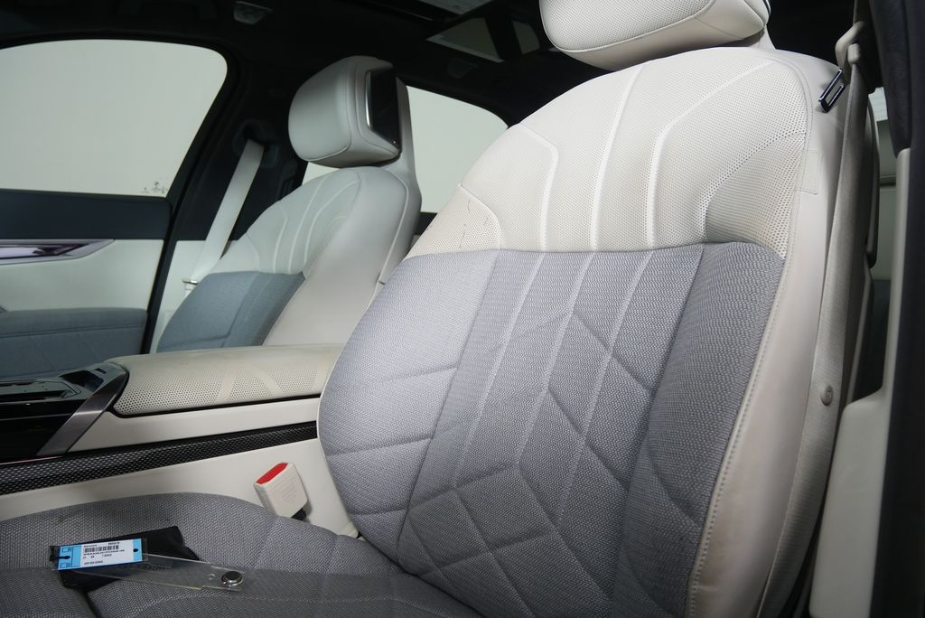 Thumbnail: 2023 BMW 7 Series - 13