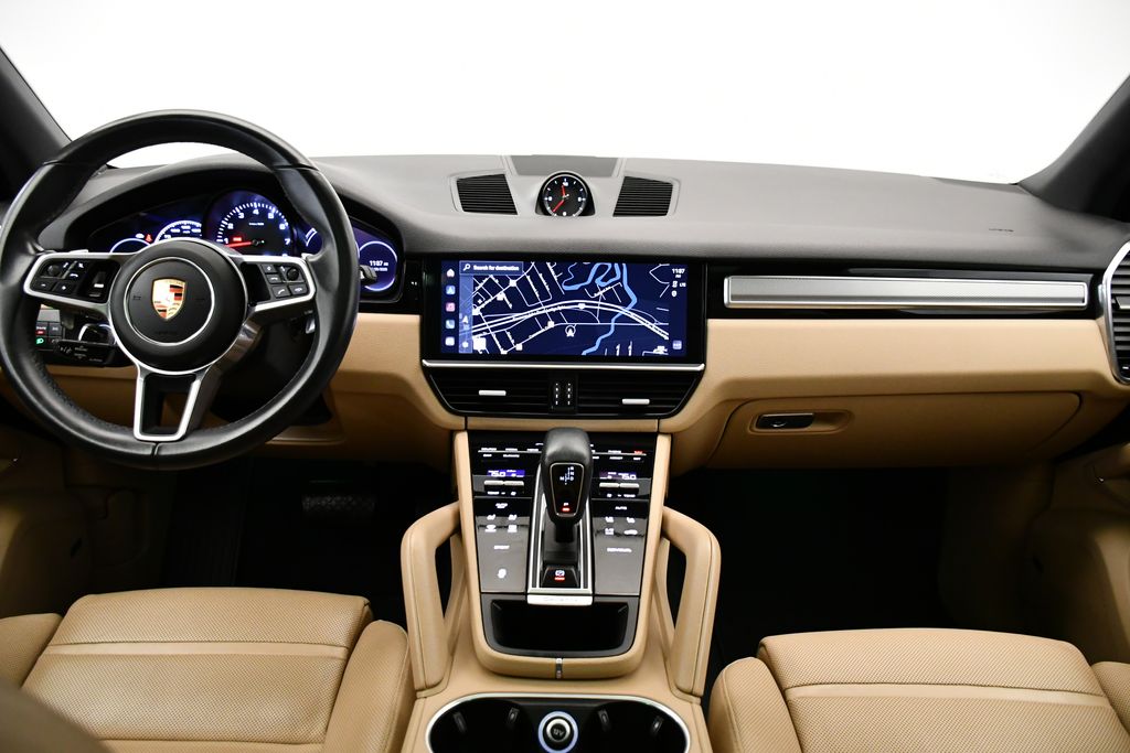 Thumbnail: 2022 Porsche Cayenne - 22