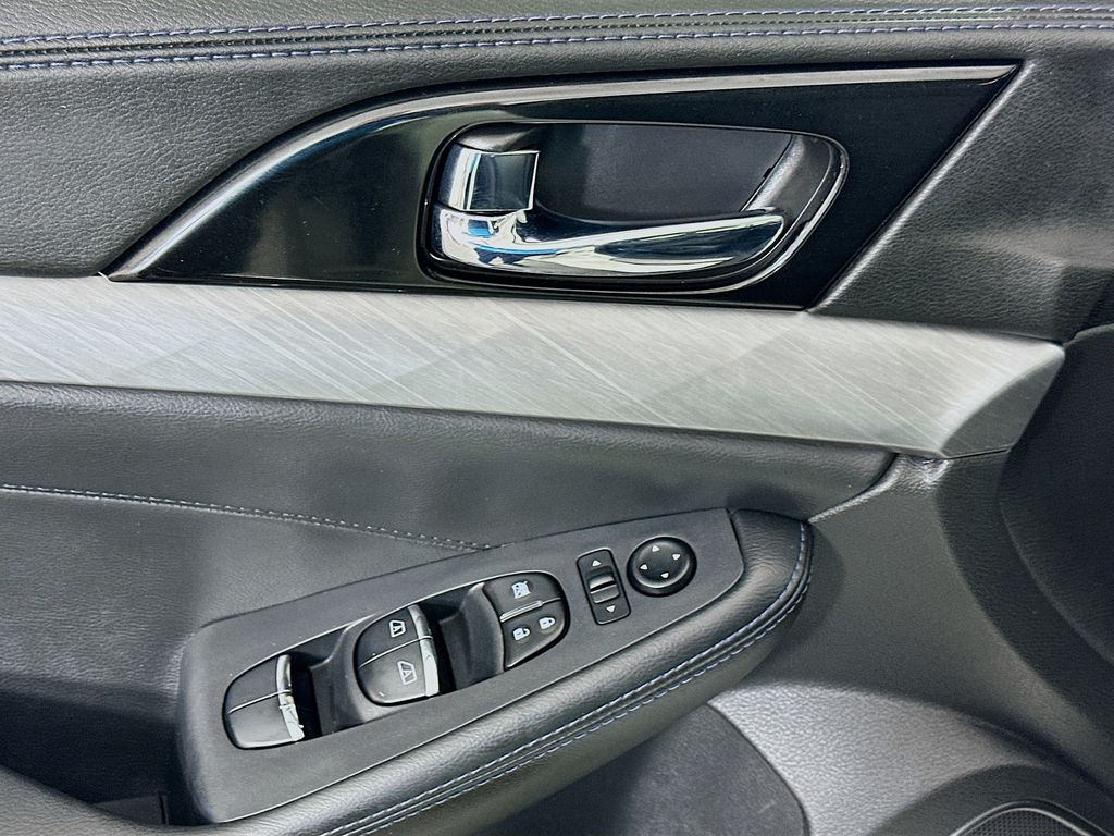 Thumbnail: 2017 Nissan Maxima - 18