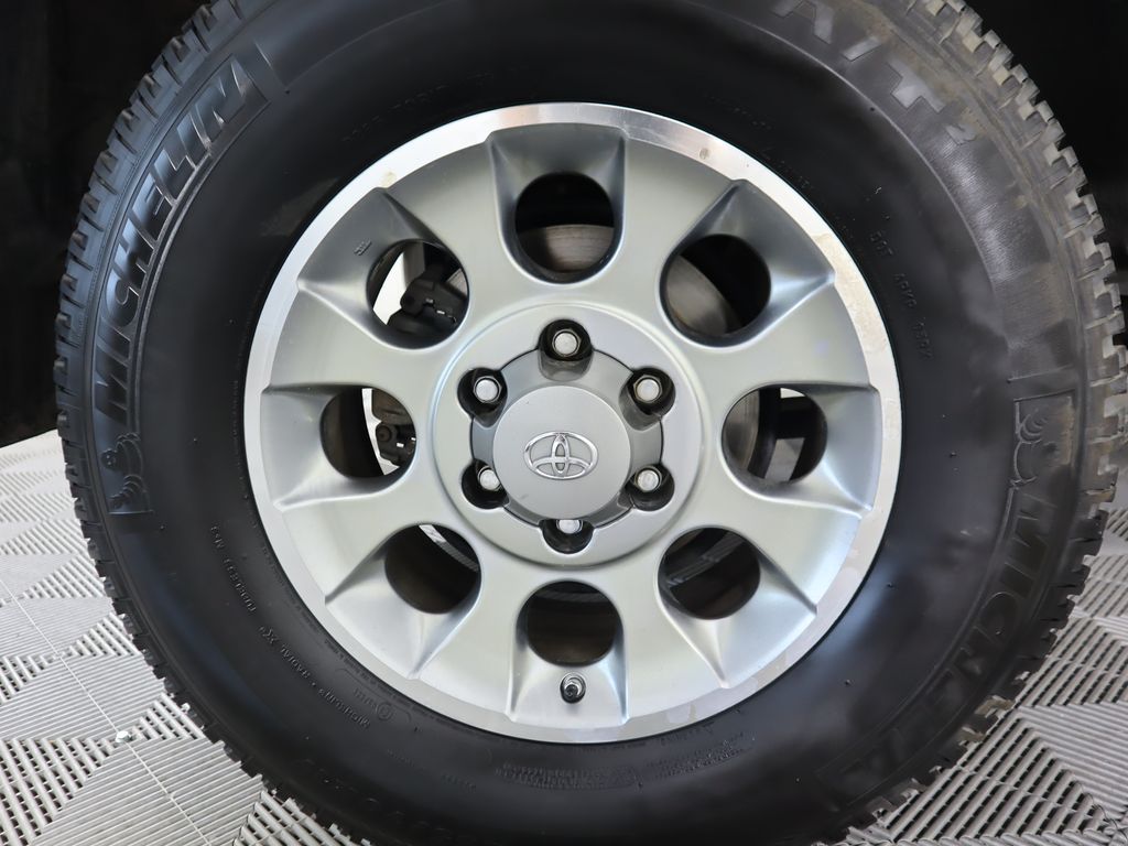 Thumbnail: 2012 Toyota FJ Cruiser - 32