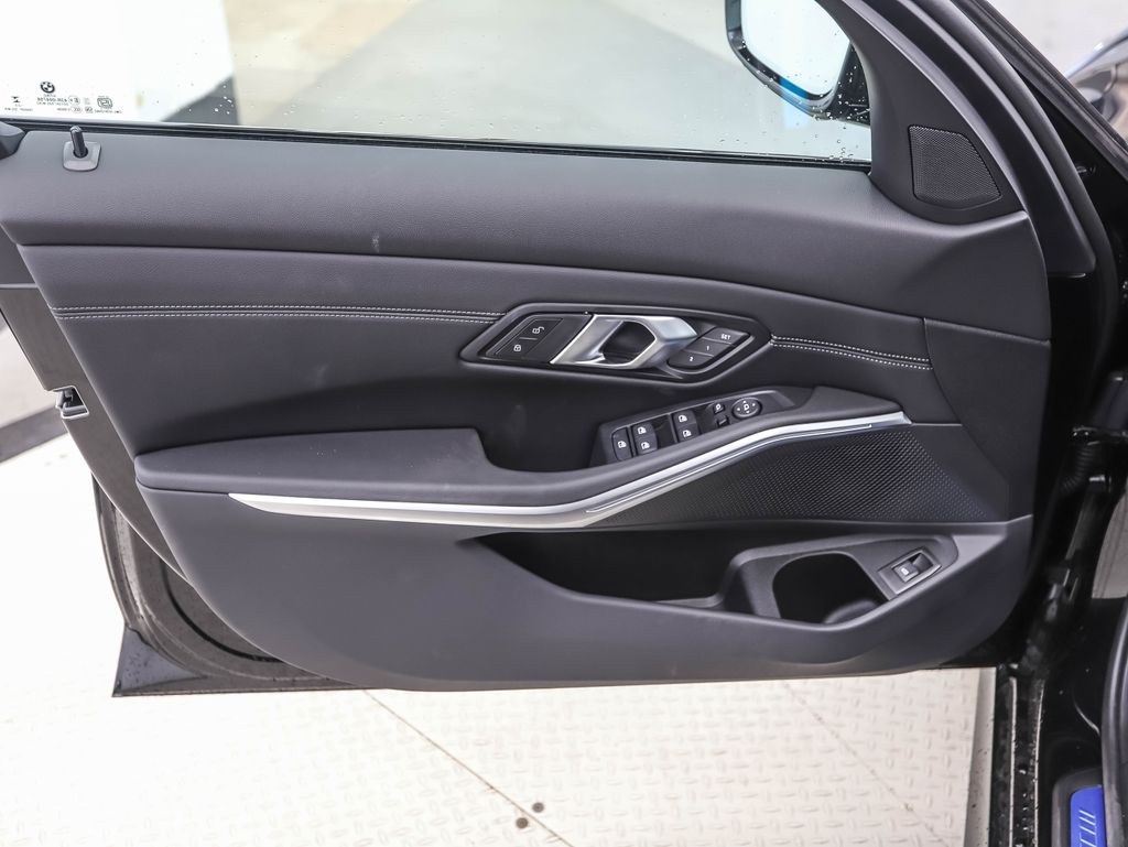 Thumbnail: 2025 BMW 3 Series - 9