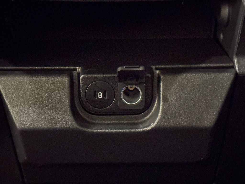 Certified Used 2025  Ford XLT image 34