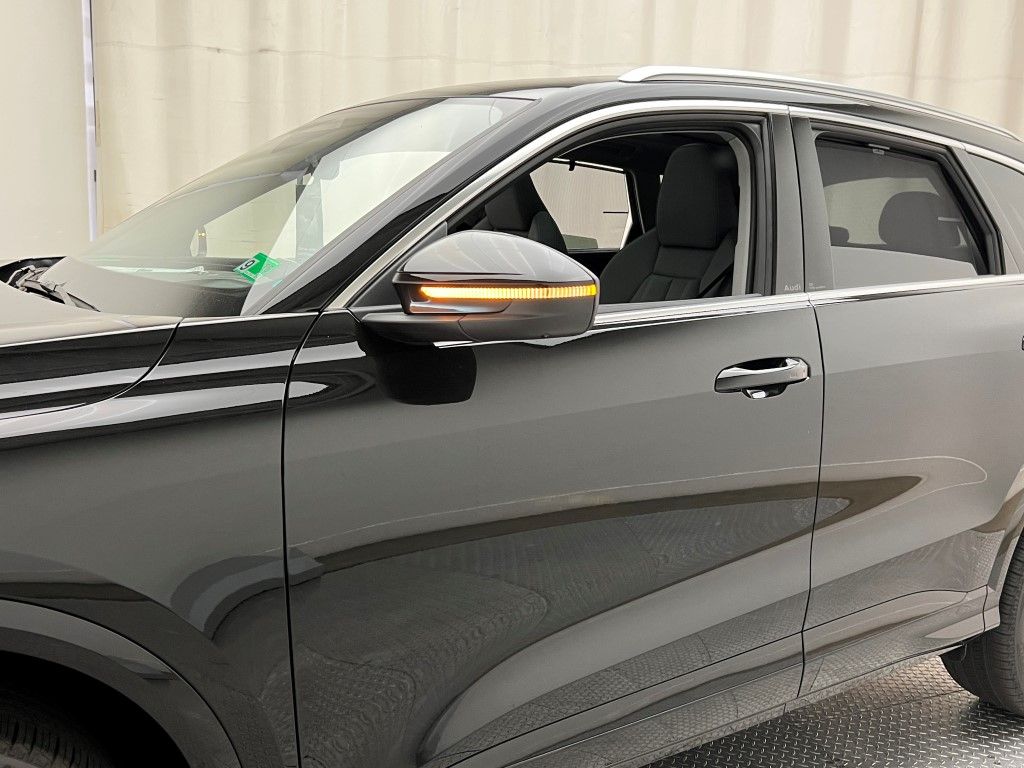 Thumbnail: 2025 Audi Q5 - 10