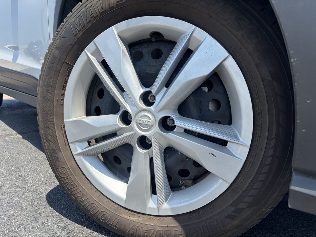 Used 2023 Nissan Kicks SUV